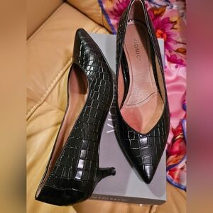 Vionic Black Croc-Patterned Heels